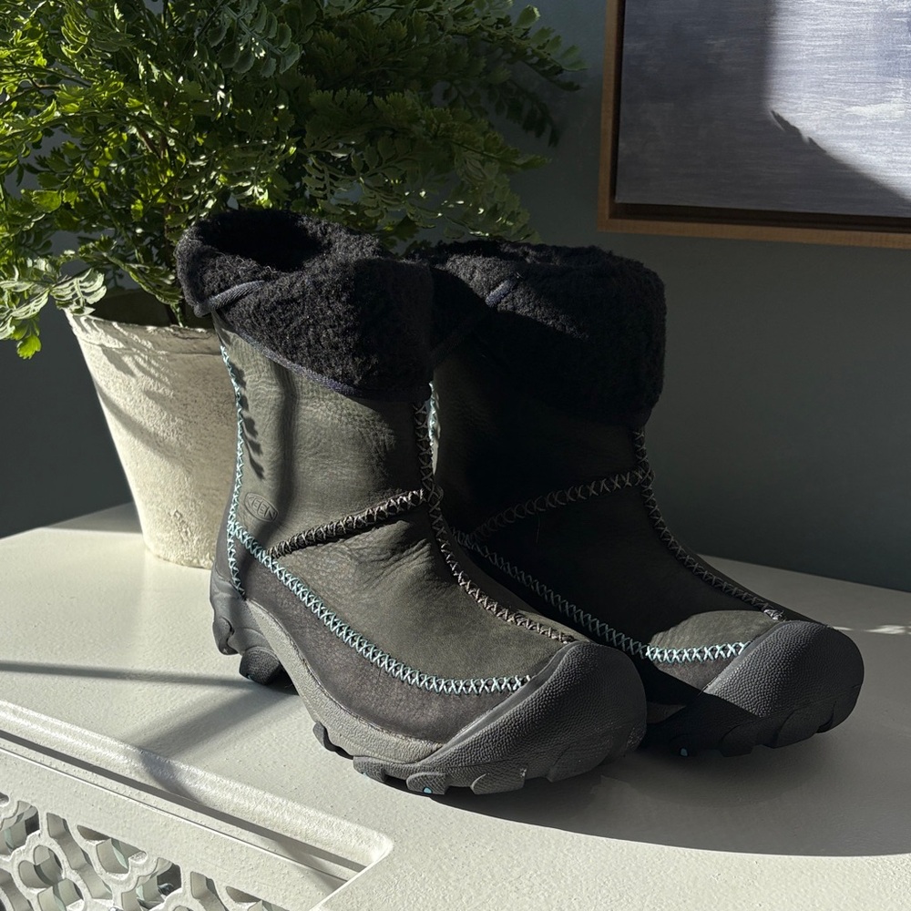 Keen Black and Blue Winter Boots